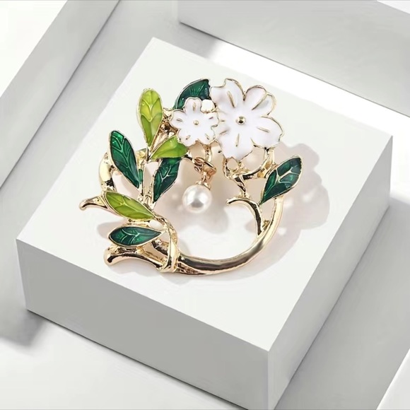 Flower Summer Brooch Gold plated with a Pearl - Picture 4 of 4